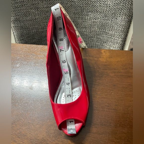 Red Heels - Picture 3 of 4